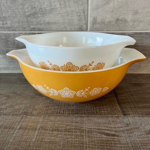 VIntage Pyrex Butterfly Gold Nesting Cinderella Bowl 2 Pcs 444 And 443 - Picture 1 of 5